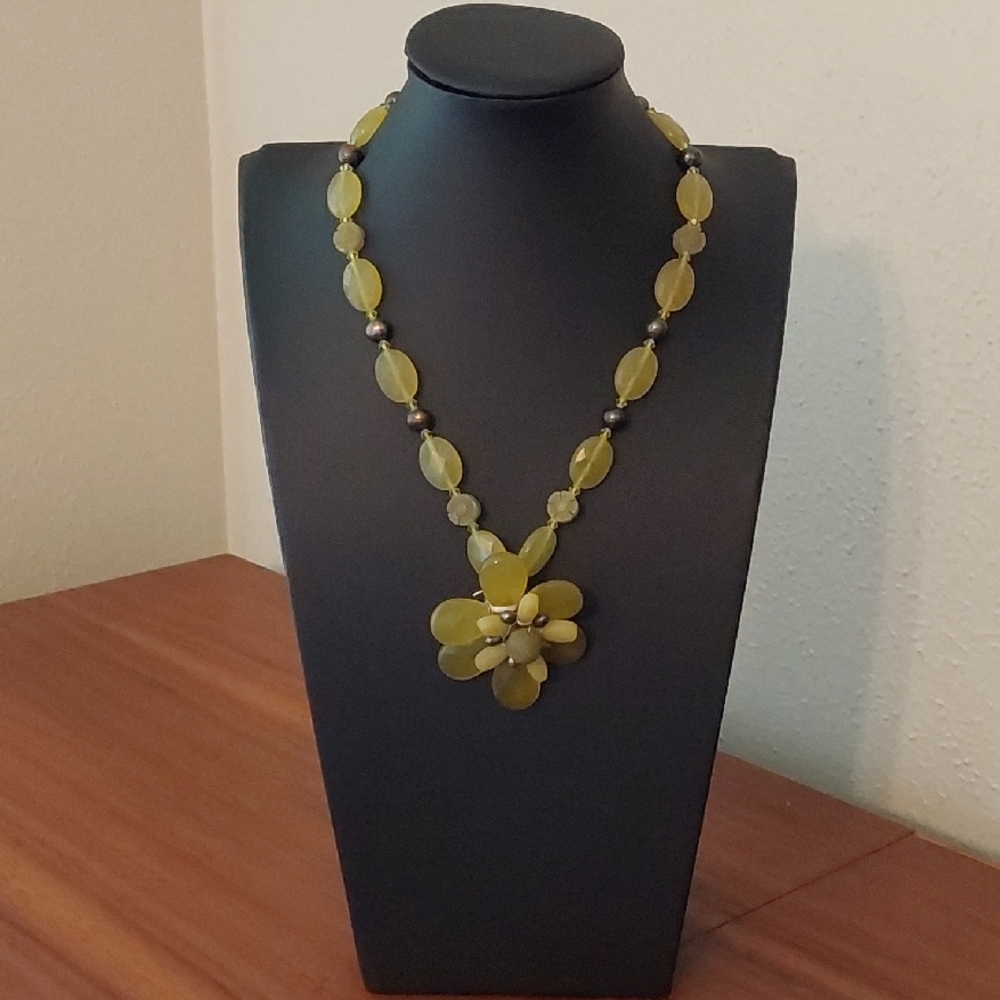 Elegant Yellow Floral Necklace